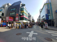 공연장마다 수십 미터 줄..대학로에 무슨 일이?