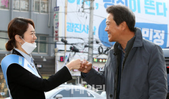 [포토]임종석 지원 받으며 공식 선거운동 시작한 고민정