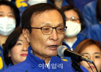 [포토]이해찬 더불어민주당 상임공동선대위원장의 인사말