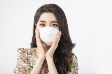 답답한 KF94마스크, 만지고 벗을 바엔 ○○ 쓰세요