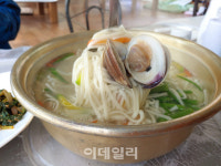 [강경록의 미식로드] 왕께 진상한 백합과 바지락 한상을 맛보다