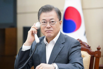 文대통령, 빌 게이츠와 통화…“코로나19 치료제 협력”