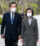 [포토]이낙연 후보, 부인 김숙희 여사와 함께 투표소 찾아