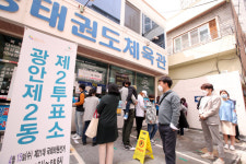 “여기 맞아요!”…제21대 국회의원 선거, 이색 투표소