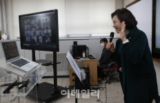 [포토]서울농학교 초등학교1~3학년 온라인 개학식 찾은 유은혜