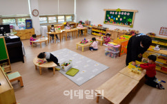 개학 무기한 연기된 유치원 교사들 “수업일수 감축해야”