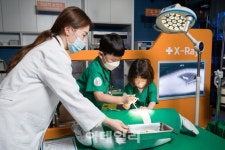 [포토] 롯데월드, 동물병원 수의사 체험