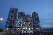 “코로나 극복”…한화건설, 포레나 여수웅천 디 아일랜드 점등 캠패인