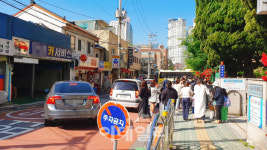 민식이법 시행 후 첫 등교…학교앞 불법 주·정차 여전