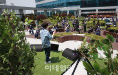 [포토]가수 폴킴, 코로나19 의료진을 위한 잠시멈춤 콘서트