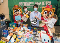 [포토] 롯데월드, 환경의날 앞두고 플리마켓