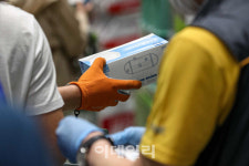 [포토]불티나는 일회용 여름마스크