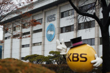 KBS 몰카범, 연락두절 32기 공채 개그맨 분노..자택 압색