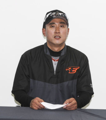 최원호 한화 감독대행, 파격 라인업...