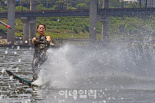 [포토]무더위 싹 잊게 만드는 수상스키