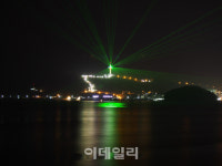 [인싸핫플] 빙그레 웃는 섬에 내려앉은 초록빛 우주선