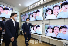 [포토] 성윤모 장관, 용산전자랜드 방문