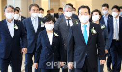 [포토] 경부고속도로 50주년 행사 입장하는 정세균 총리와 내빈들