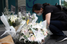 [포토]시청 정문에 놓인 꽃다발