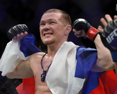 '러시아 신성' 페트르 얀, 조제 알도에 TKO승...UFC 밴텀급 챔프 등극 | 포토뉴스