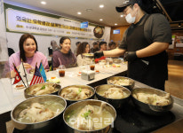 [포토]삼계탕 얼른 먹고 싶어요!
