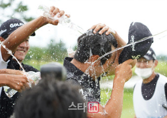 [포토]이수민 '시원한 우승 물세레'