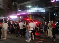 [르포]제2의 클럽으로 변질된 라운지펍... 코로나19 재확산 뇌관?
