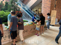 파주 롯데프리미엄아울렛에서 지역 농산물 싸게 팔아요