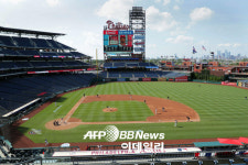 마이애미 이어 필라델피아도 코로나19 2명 확진...ML 전체로 확산?