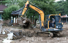 [포토]복구작업 시작하는 산양1리 마을주민들