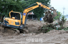 [포토]수해 복구작업 시작하는 산양1리 마을주민들