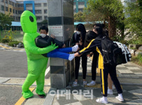 슈퍼맨이 학교에!…매일 인덕원중학교에 등장하는 슈퍼히어로