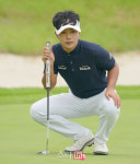 [포토]고인성 퍼트라인을 파악한다