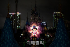 [인싸핫플] 화려한 조명, ‘캐슬’을 감싸다