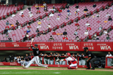 프로야구 관중 입장, 11일부터 10%->30%로 확대