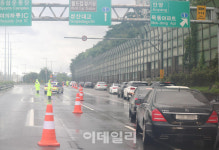 [포토]올림픽대로 통제로 주말 교통혼잡 불가피