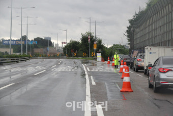 [포토]침수 위험이 있는 올림픽대로  통제