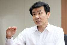 [만났습니다]②허욱 “넷플릭스 하청기지 될라..전략적 제작 생태계 필요”