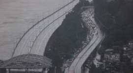 올림픽대로 등 통제, 강변북로는 일부 해제…대중교통 이용