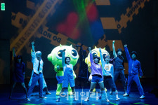 신비아파트도 방구석 1열..가족뮤지컬, 온택트 진화