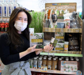 ‘반려식물’ 소비자 잡는다… GS25, 홈가드닝 전용 매대 설치