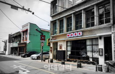 [여행]모던보이 거닐던 핫플, 커피향 품은 골목으로 변신