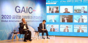 [포토]화상토론하는 조홍래 한국투자신탁운용 대표-이규홍 사학연금CIO