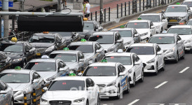 법인택시기사 8.1만명에 100만원 지원…14일부터 신청