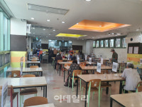 숨통이 트이네…복지관·경로당 재개관에 어르신들 웃음꽃