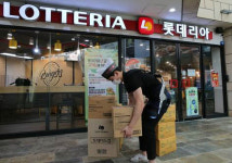 롯데리아, 매장 식자재 운반에 웨어러블 로봇 시험 운용