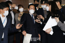 [포토]본회의장 나서는 정정순 의원