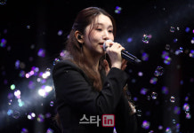 [포토]무대위에서 빛나는 가수 케이시