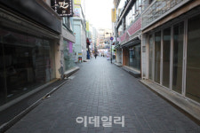 [포토]거리두기 2단계, 코로나19로 지친 명동
