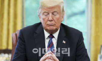 퇴임 앞둔 트럼프, 줄줄이 측근 심기